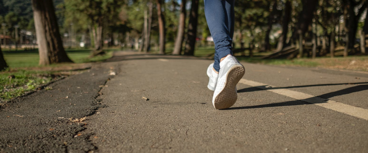 ストレッチのメリットと合わせて使うと相乗効果が期待できるCBDについて解説していきます