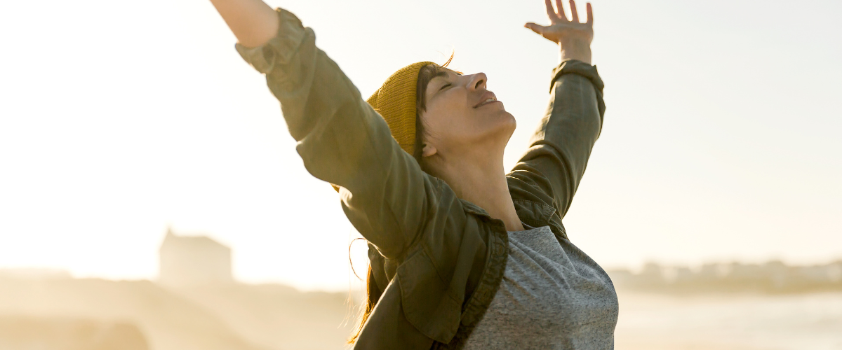 更年期障害は多くの女性にとって厄介な問題ですが、その症状を和らげる手段としてCBDが注目を浴びています。<br>自律神経の不調、イライラ、不安、ホットフラッシュ、不眠症などの悩みを抱える方にとって、CBDは有用なアプローチとなり得ます。”></div>



<!--文章-->
<div class=